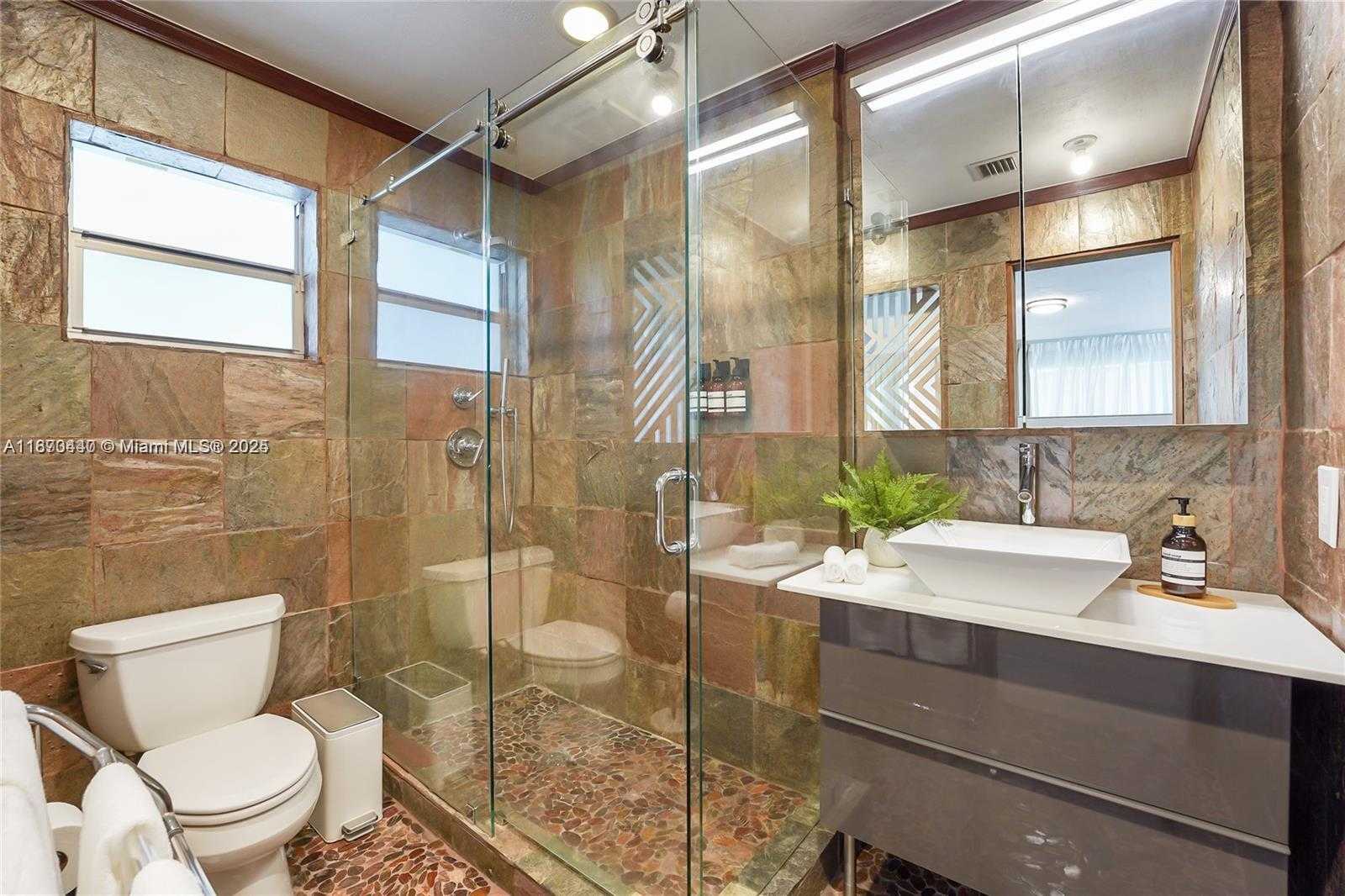 Small Image of 5910 NORTH BAYSHORE, Miami Number 26