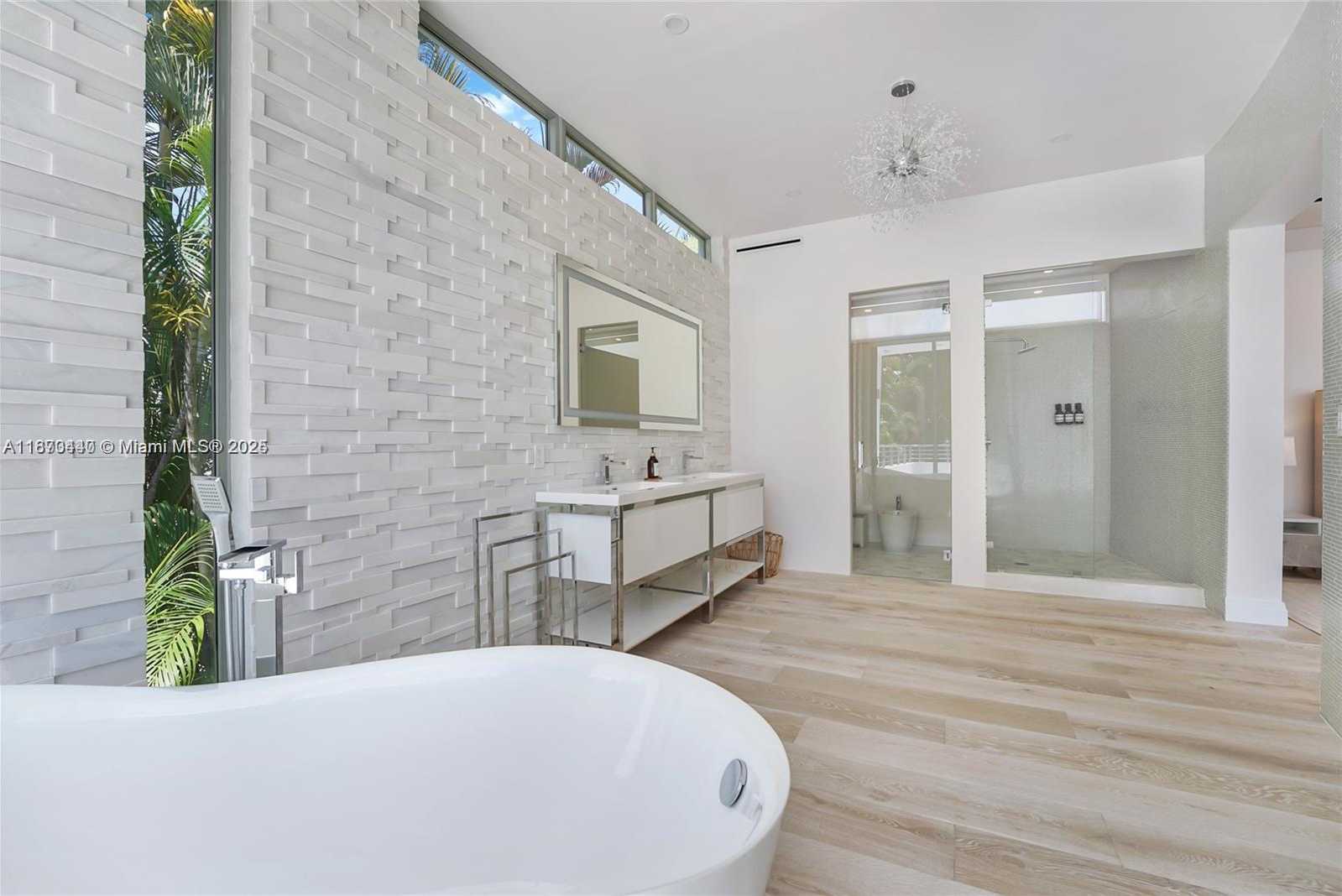Small Image of 5910 NORTH BAYSHORE, Miami Number 32