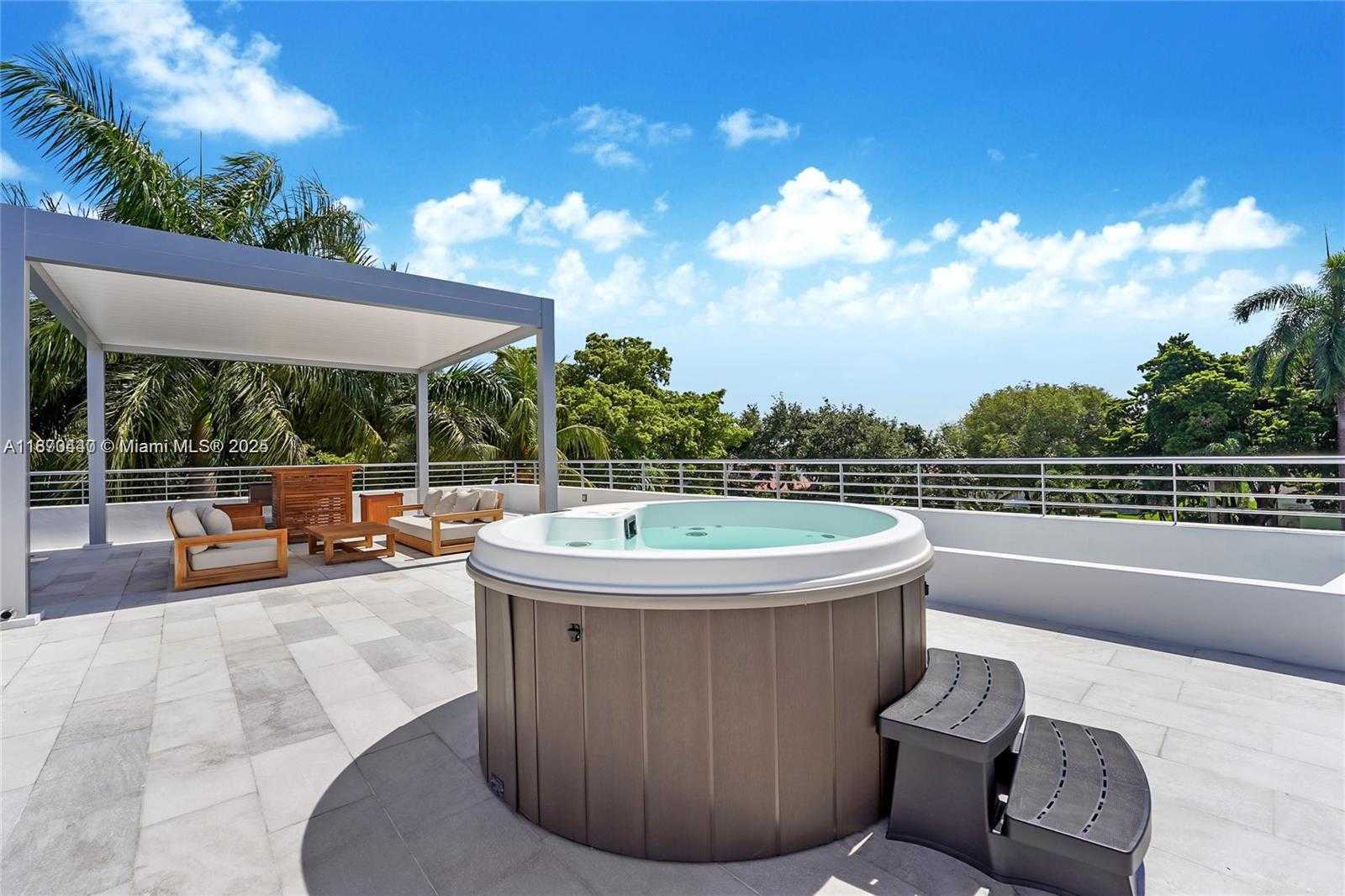 Small Image of 5910 NORTH BAYSHORE, Miami Number 35