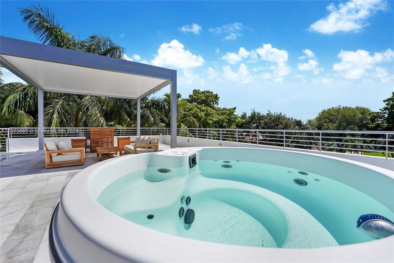 Small Image of 5910 NORTH BAYSHORE, Miami Number 36