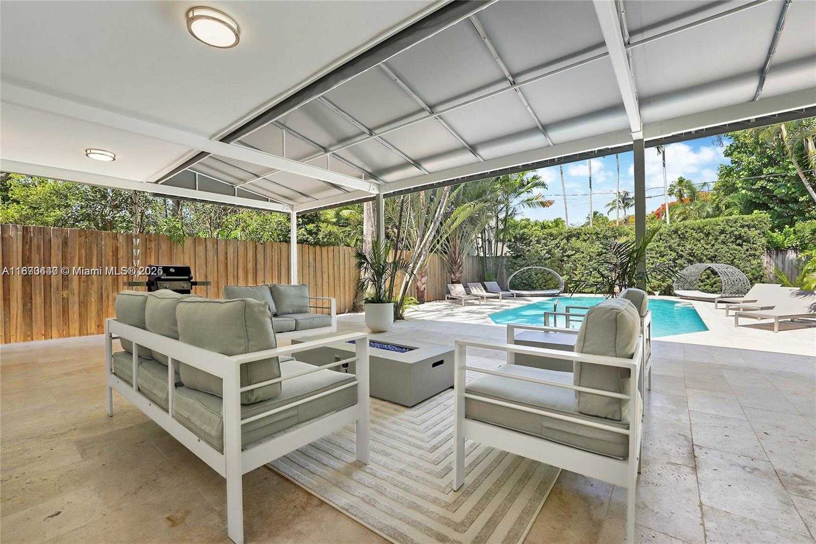 Small Image of 5910 NORTH BAYSHORE, Miami Number 37