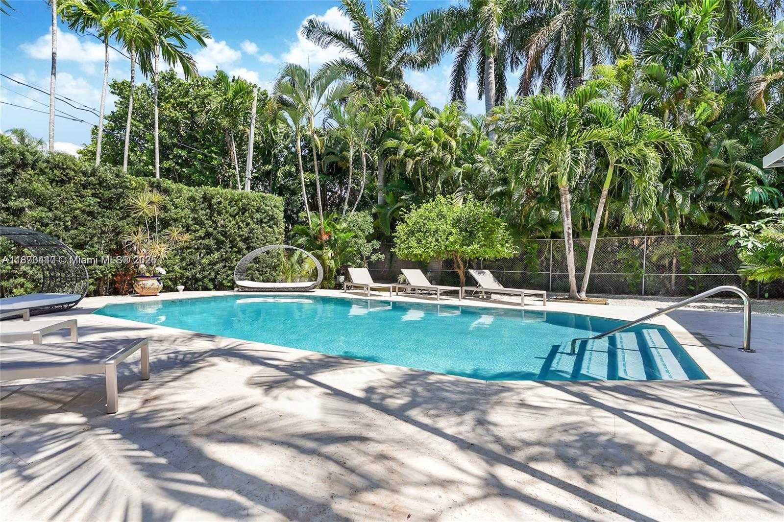 Small Image of 5910 NORTH BAYSHORE, Miami Number 39