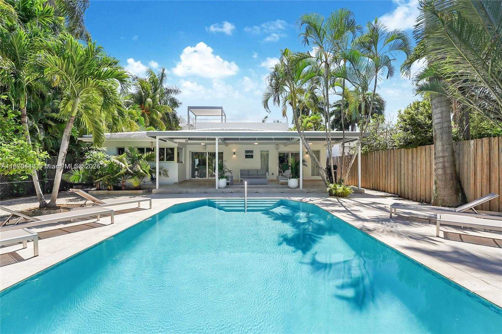 Small Image of 5910 NORTH BAYSHORE, Miami Number 40
