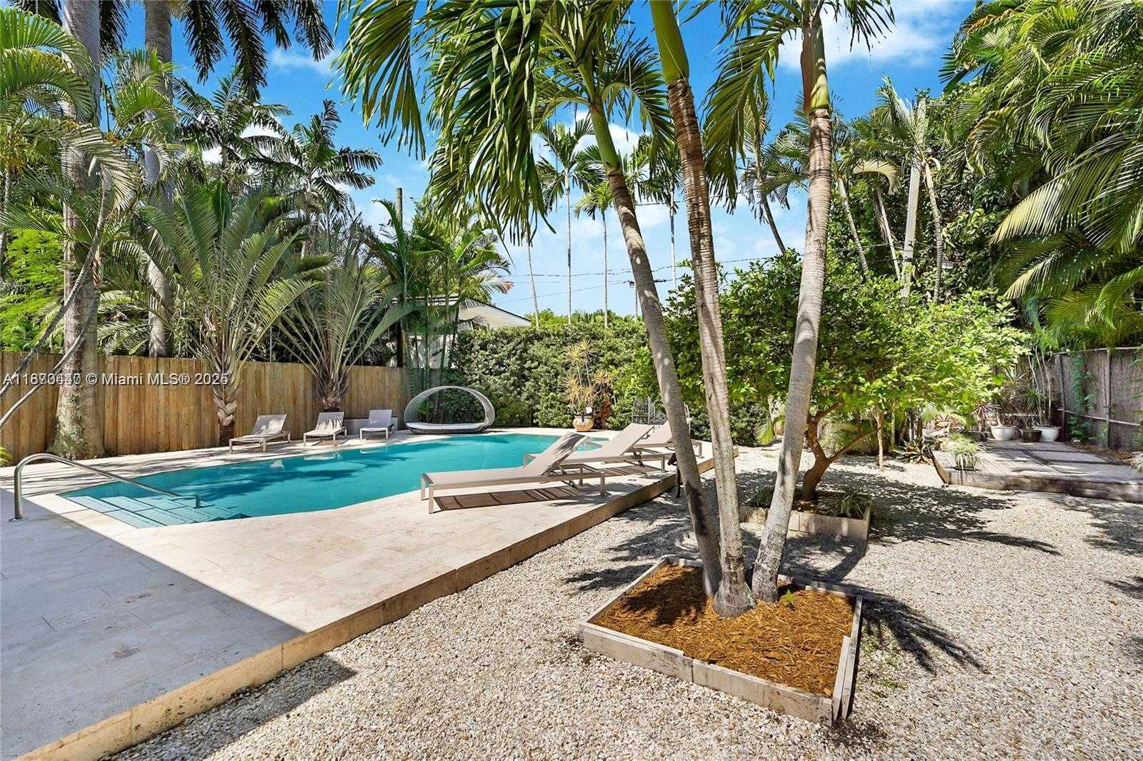 Small Image of 5910 NORTH BAYSHORE, Miami Number 41