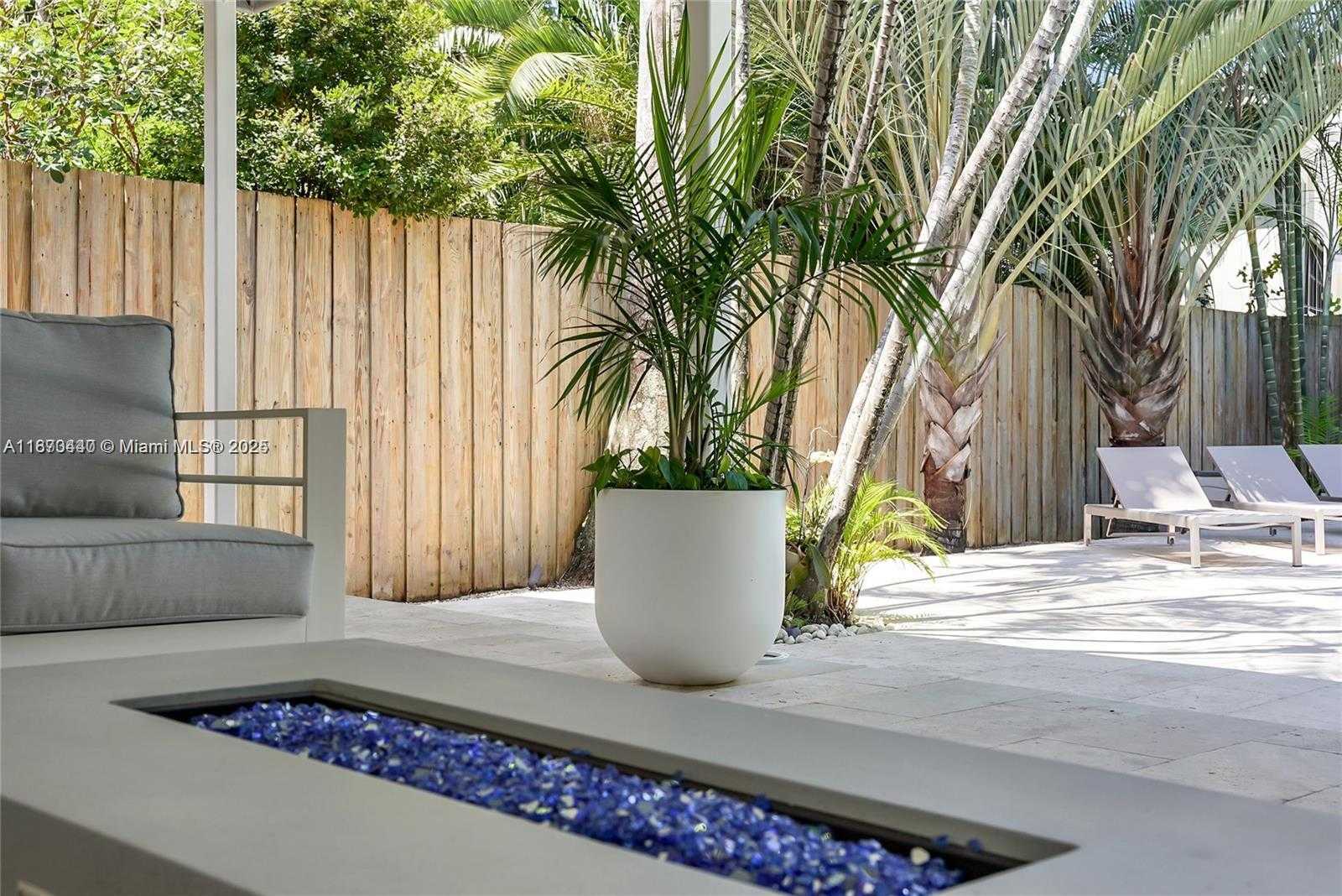 Small Image of 5910 NORTH BAYSHORE, Miami Number 42