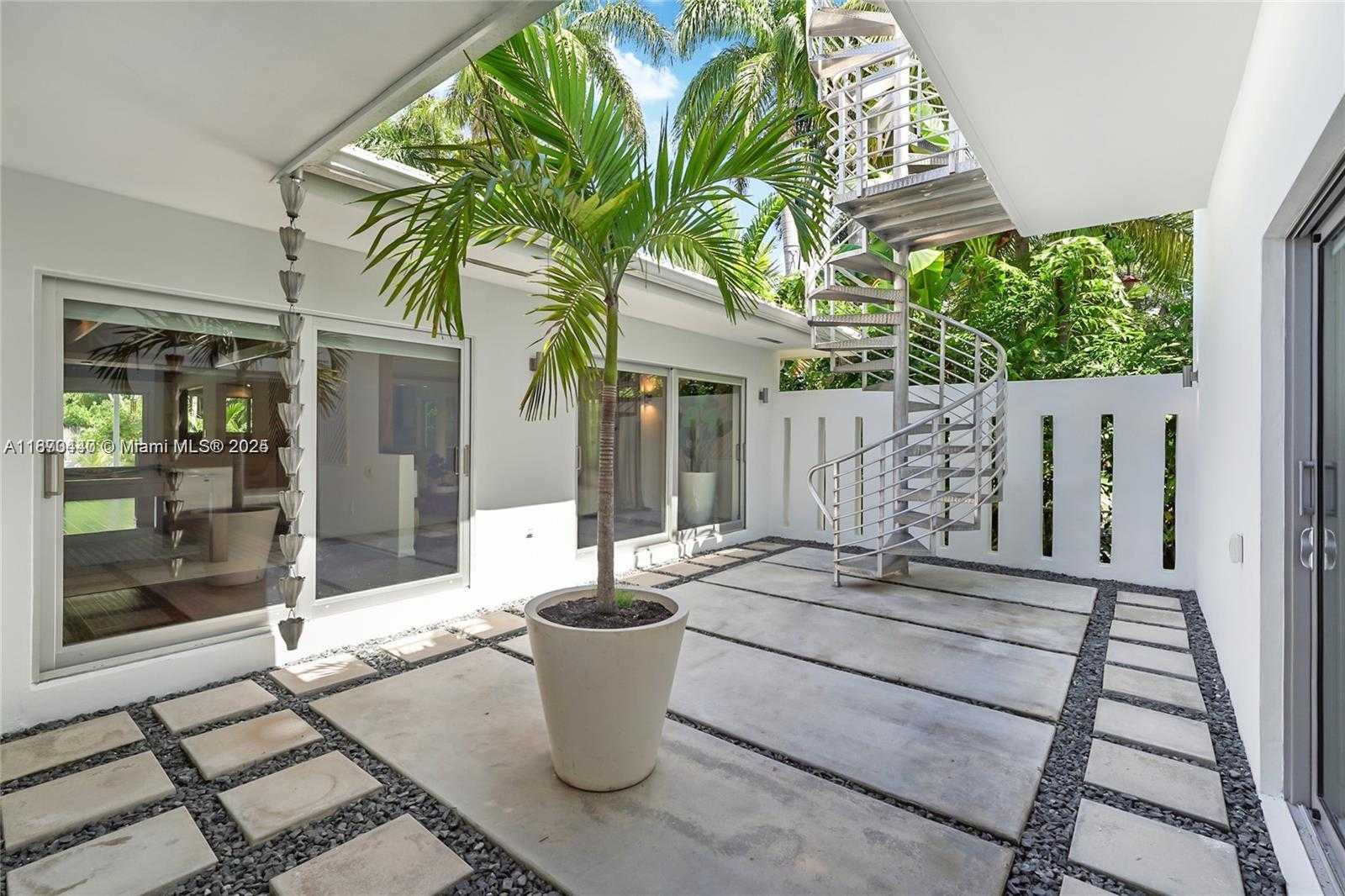 Small Image of 5910 NORTH BAYSHORE, Miami Number 5
