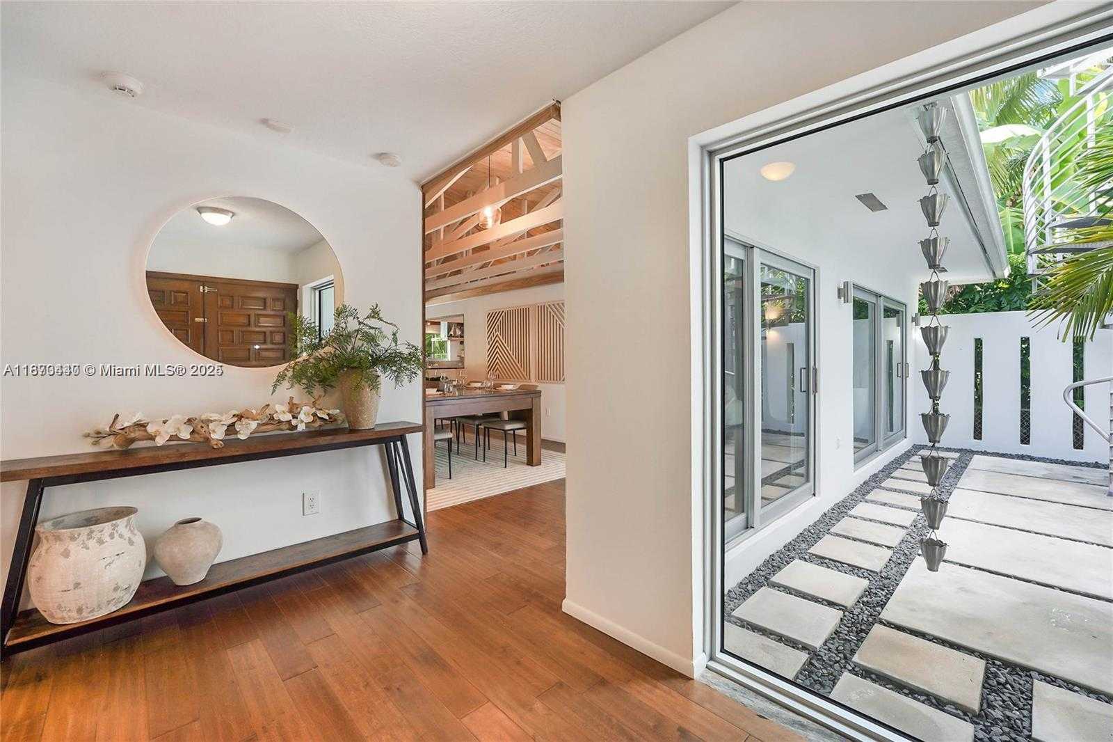 Small Image of 5910 NORTH BAYSHORE, Miami Number 6