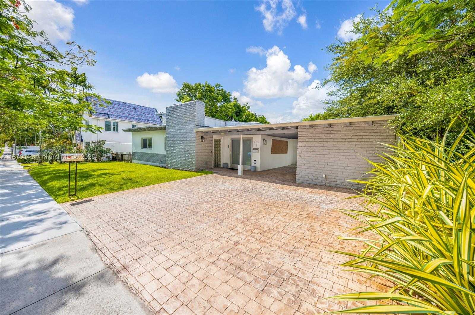 Small Image of 910 NORTH EAST 81ST ST #F, Miami Number 2