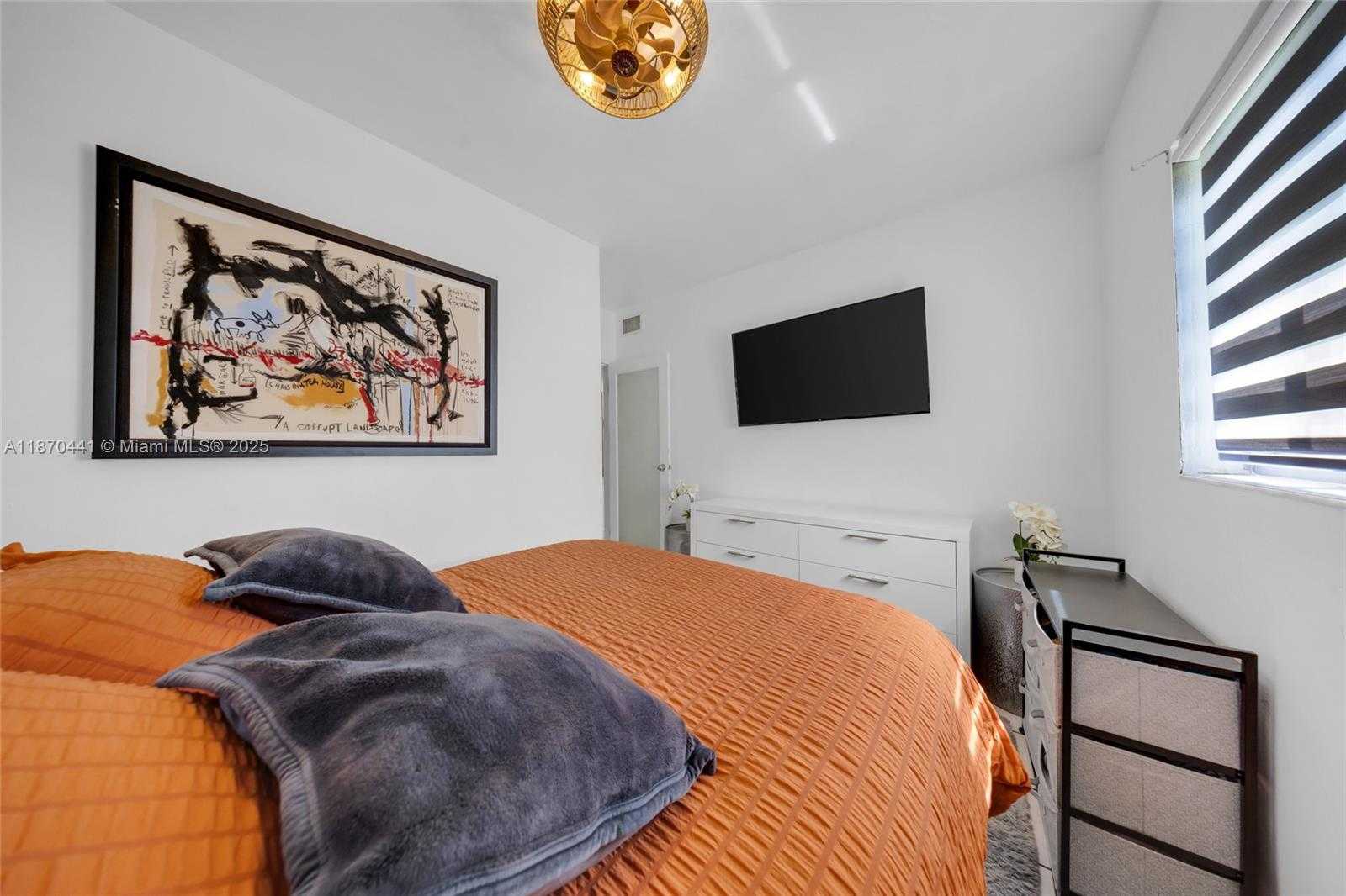 Small Image of 910 NORTH EAST 81ST ST #F, Miami Number 30