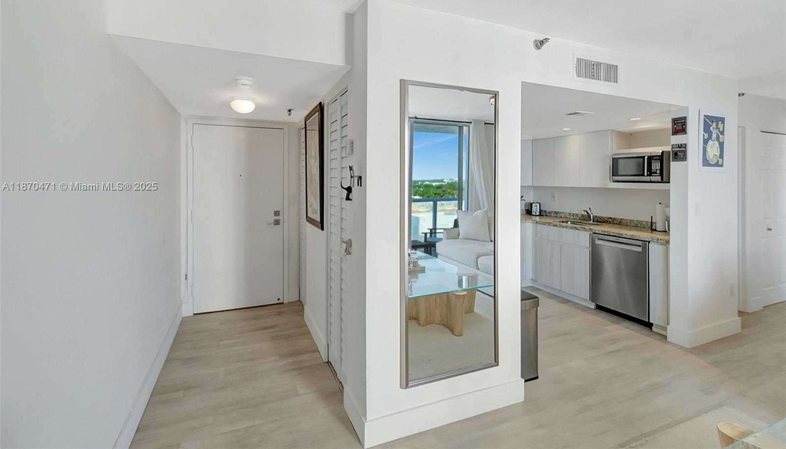 Small Image of 2457 COLLINS AVE #1402, Miami Beach Number 4