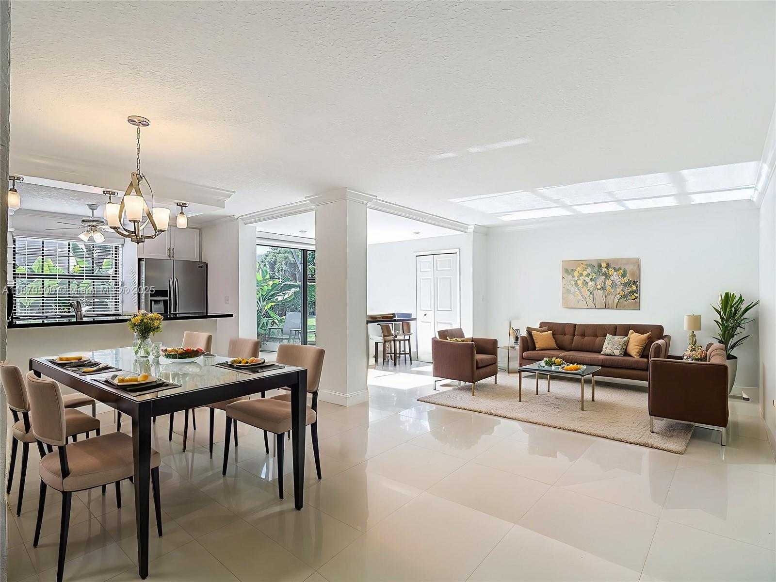 Small Image of Aventura Number 14