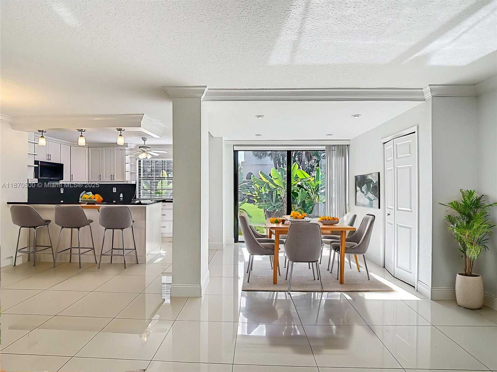 Small Image of Aventura Number 15