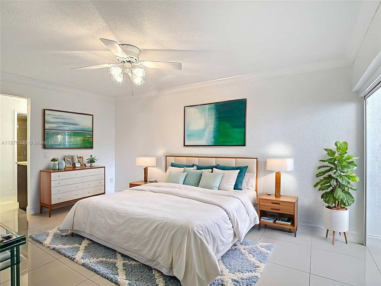 Small Image of Aventura Number 18