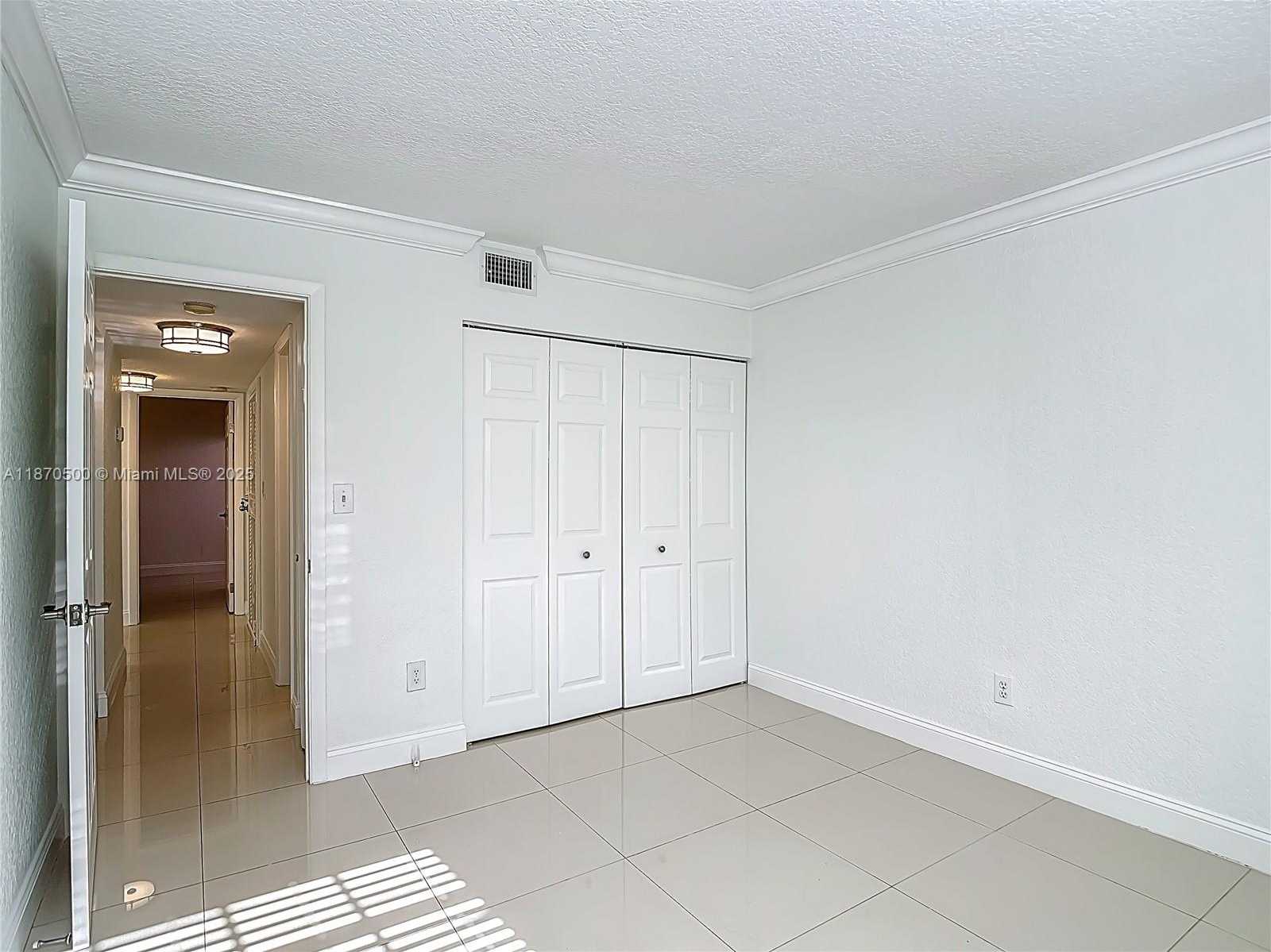 Small Image of Aventura Number 19