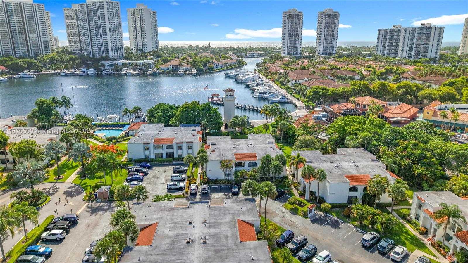 Small Image of Aventura Number 3