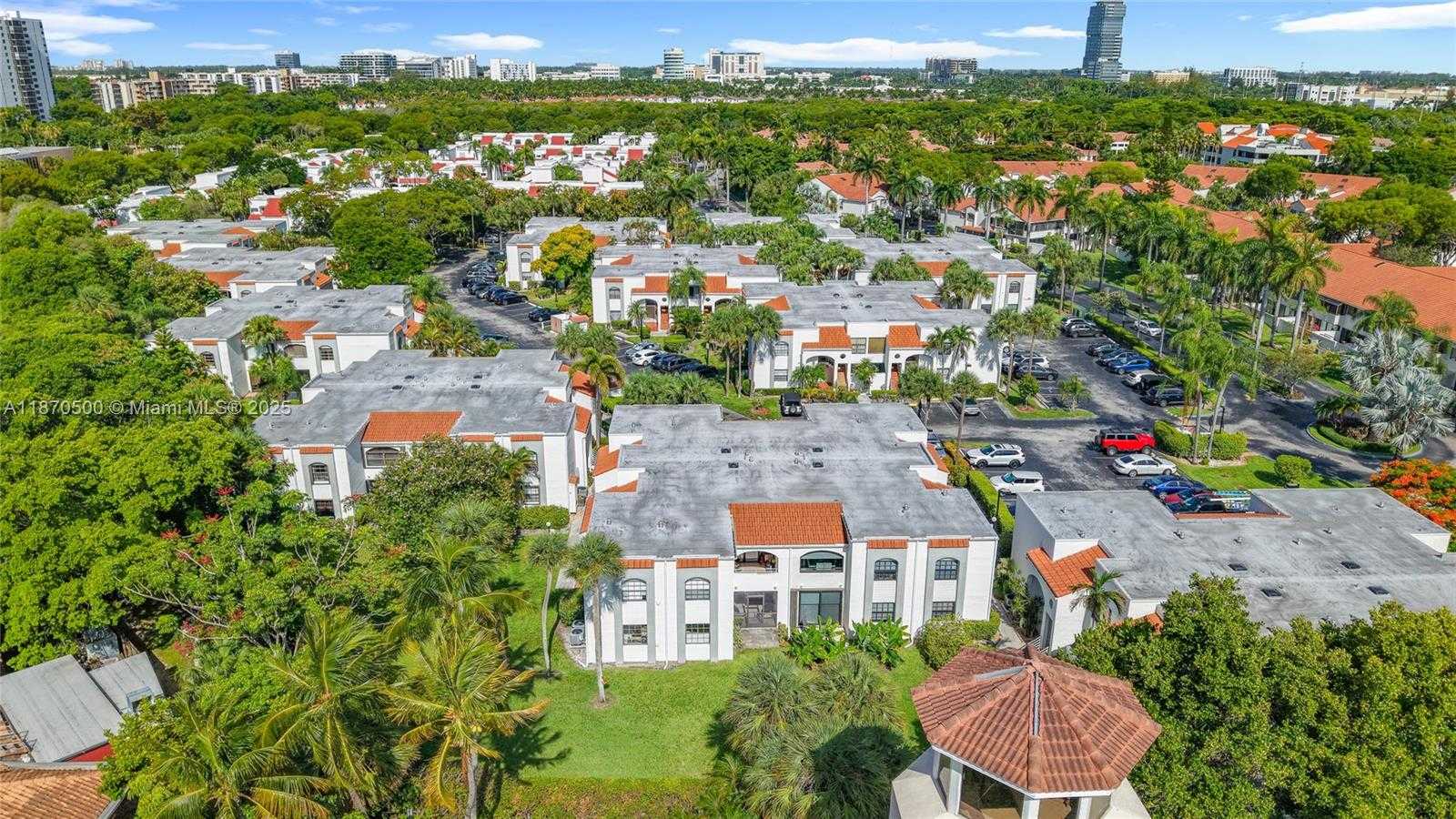 Small Image of Aventura Number 8