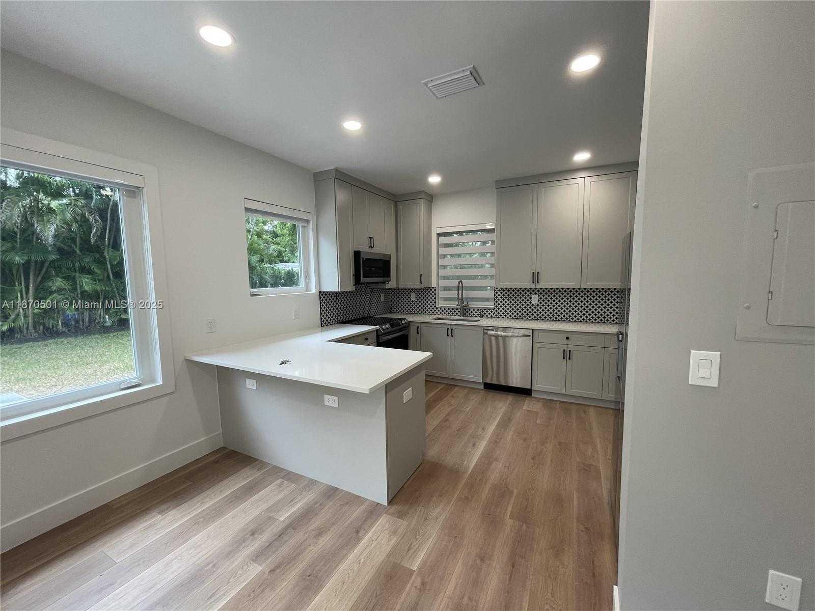 Small Image of 936 SOUTH ALHAMBRA CIR, Coral Gables Number 11
