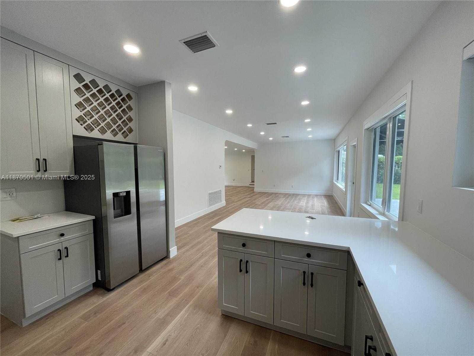 Small Image of 936 SOUTH ALHAMBRA CIR, Coral Gables Number 12