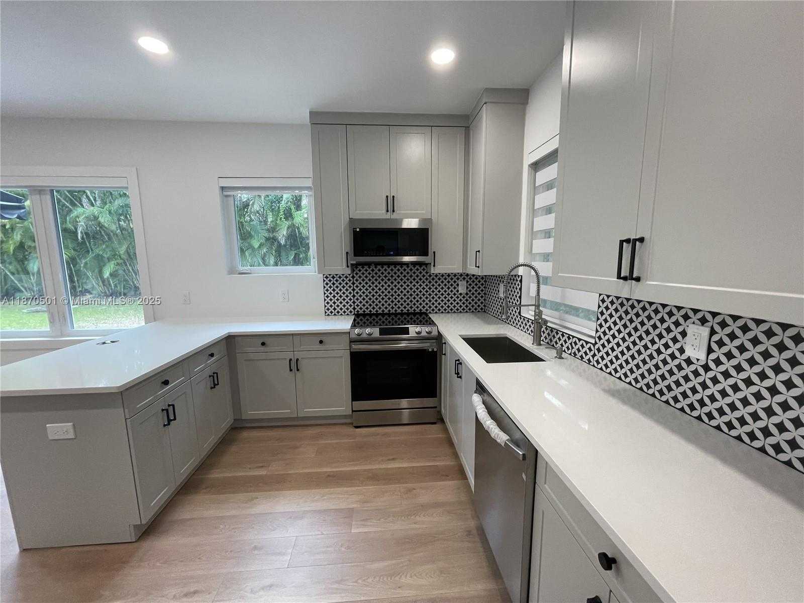 Small Image of 936 SOUTH ALHAMBRA CIR, Coral Gables Number 13