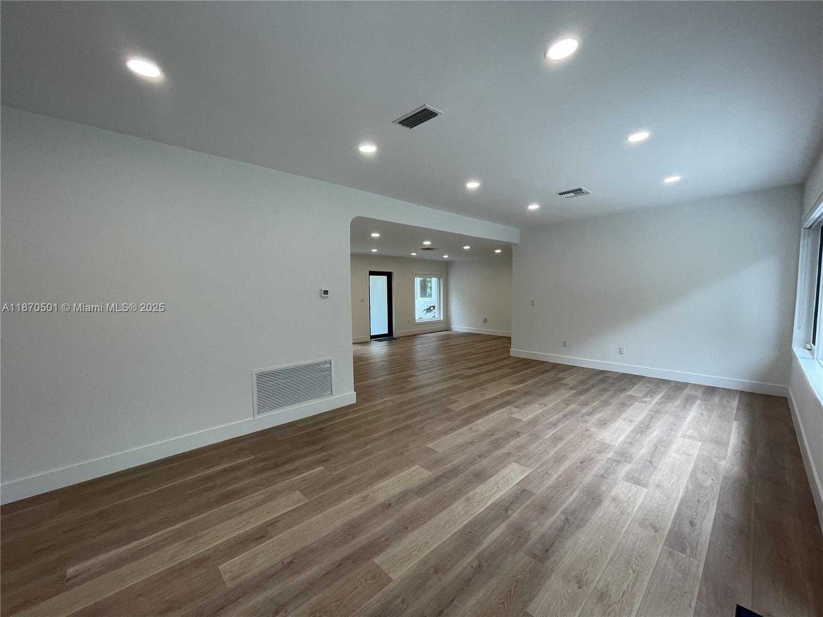 Small Image of 936 SOUTH ALHAMBRA CIR, Coral Gables Number 15