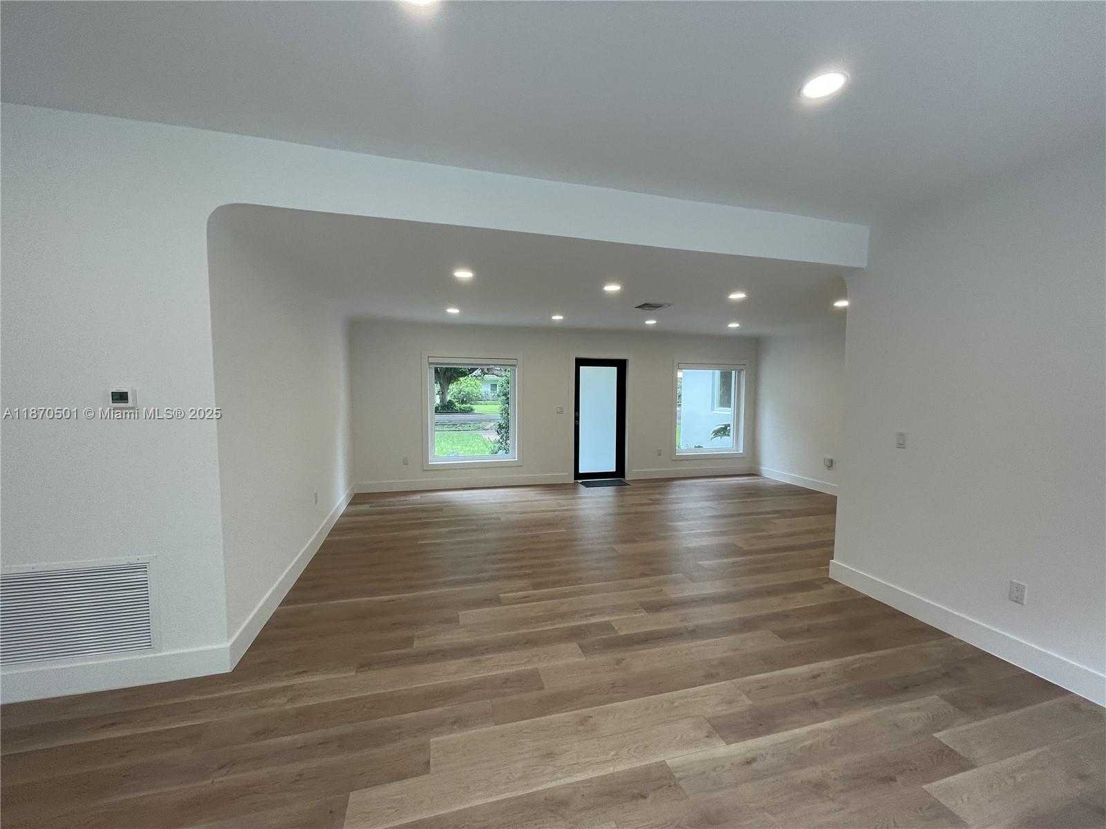 Small Image of 936 SOUTH ALHAMBRA CIR, Coral Gables Number 16