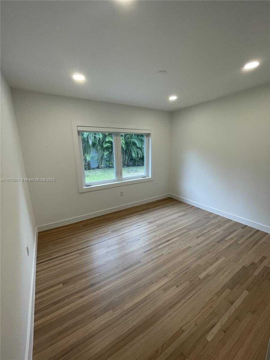 Small Image of 936 SOUTH ALHAMBRA CIR, Coral Gables Number 18