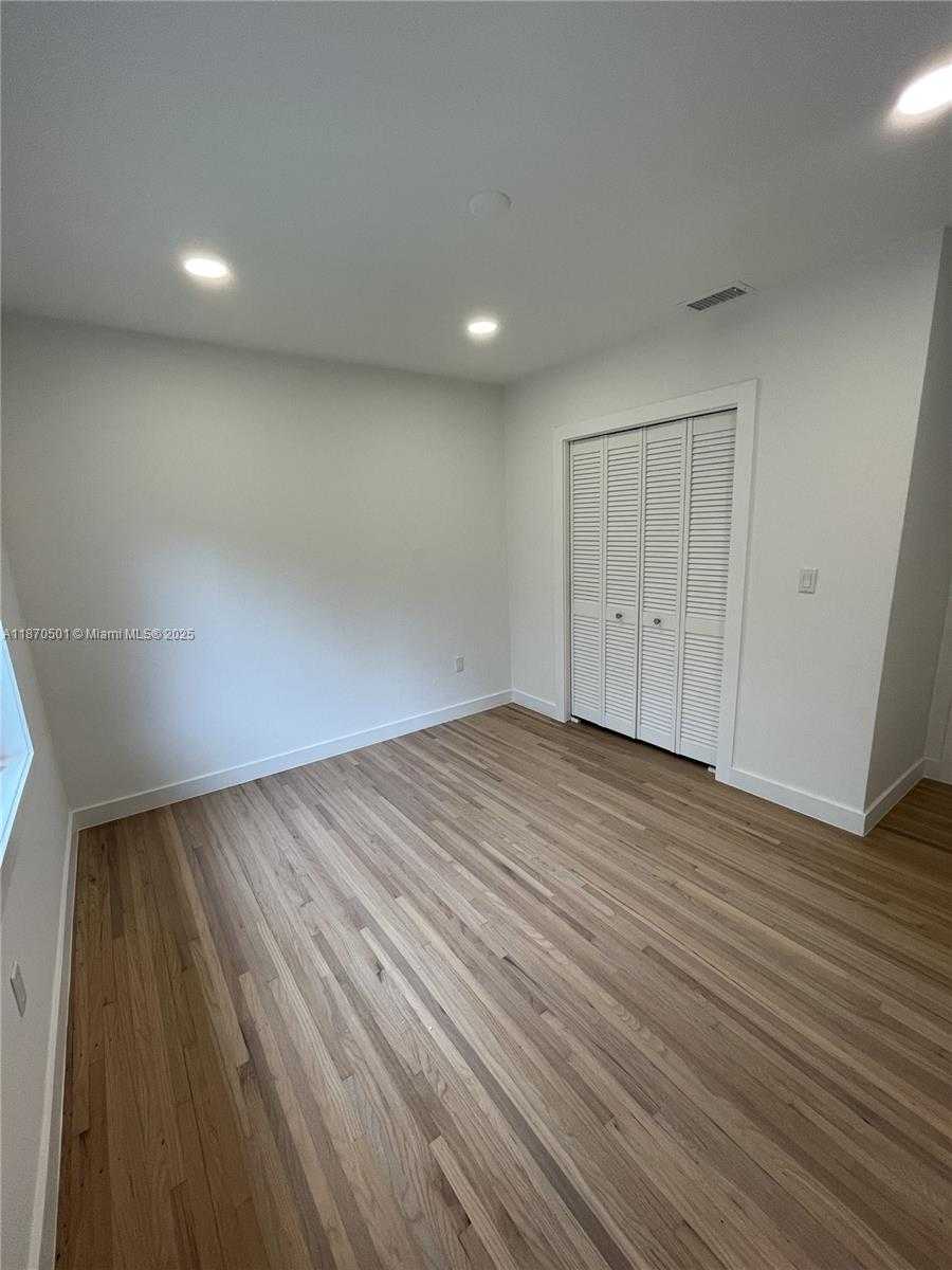Small Image of 936 SOUTH ALHAMBRA CIR, Coral Gables Number 19