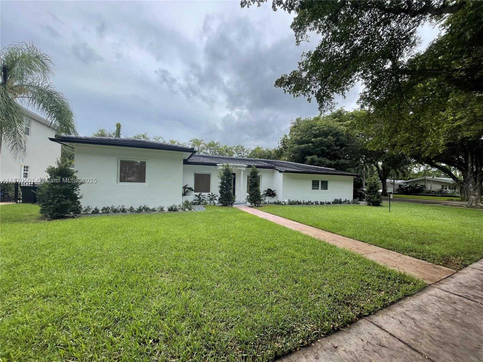 Small Image of 936 SOUTH ALHAMBRA CIR, Coral Gables Number 2