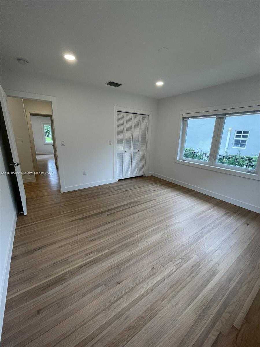 Small Image of 936 SOUTH ALHAMBRA CIR, Coral Gables Number 21