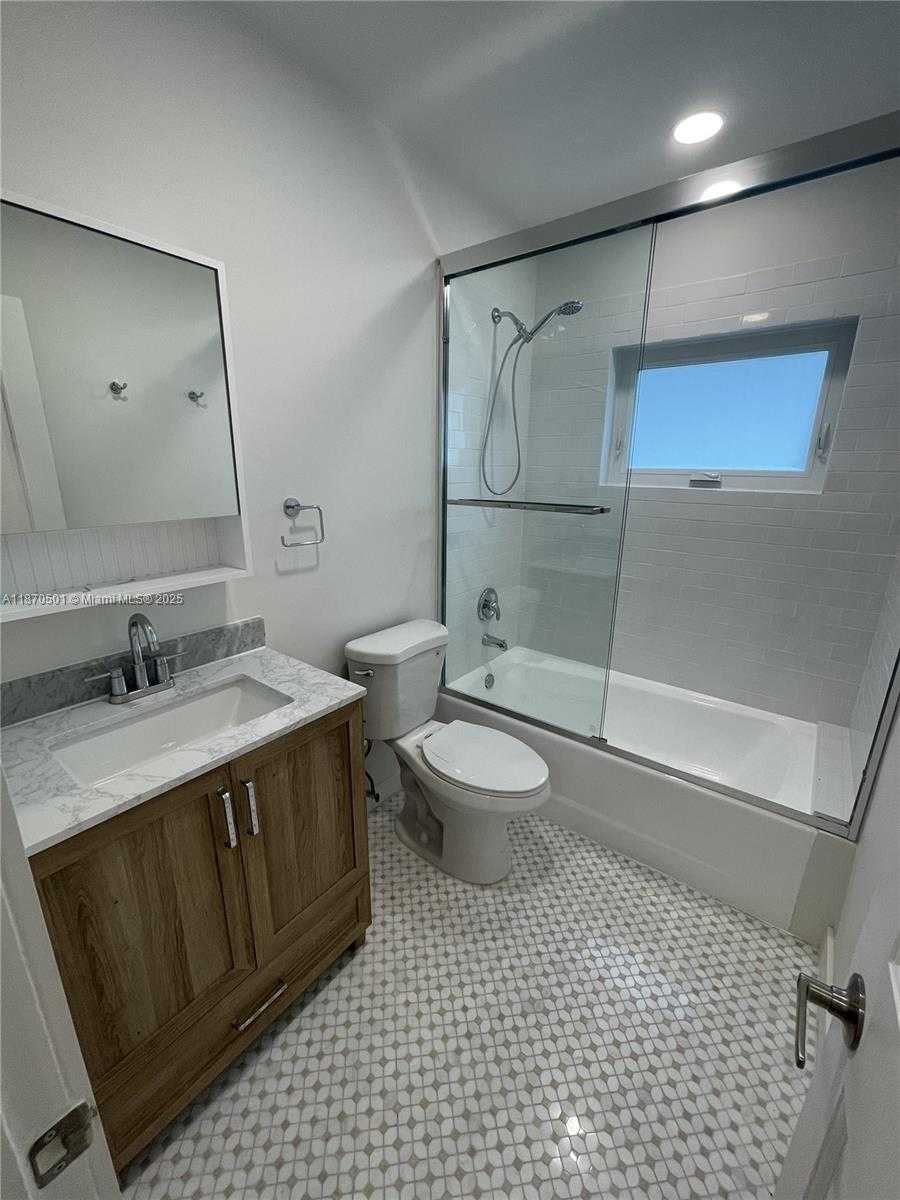 Small Image of 936 SOUTH ALHAMBRA CIR, Coral Gables Number 22