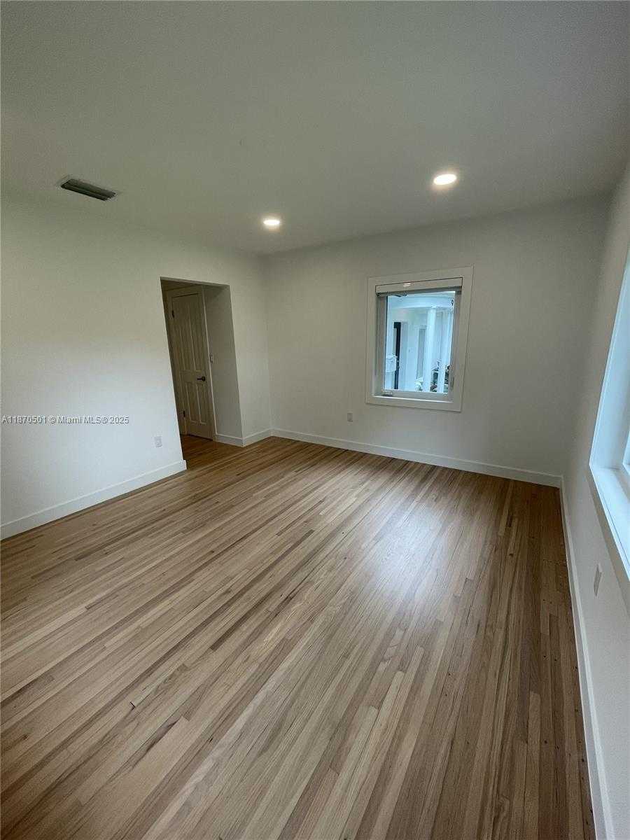 Small Image of 936 SOUTH ALHAMBRA CIR, Coral Gables Number 23