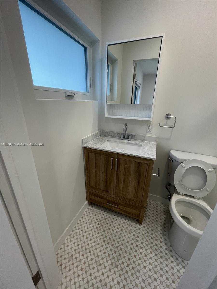 Small Image of 936 SOUTH ALHAMBRA CIR, Coral Gables Number 24