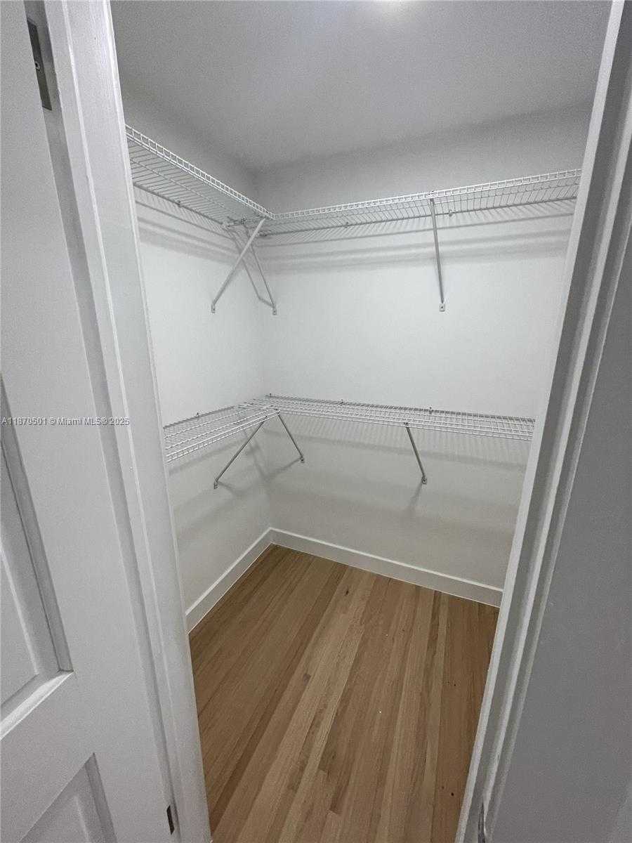 Small Image of 936 SOUTH ALHAMBRA CIR, Coral Gables Number 26