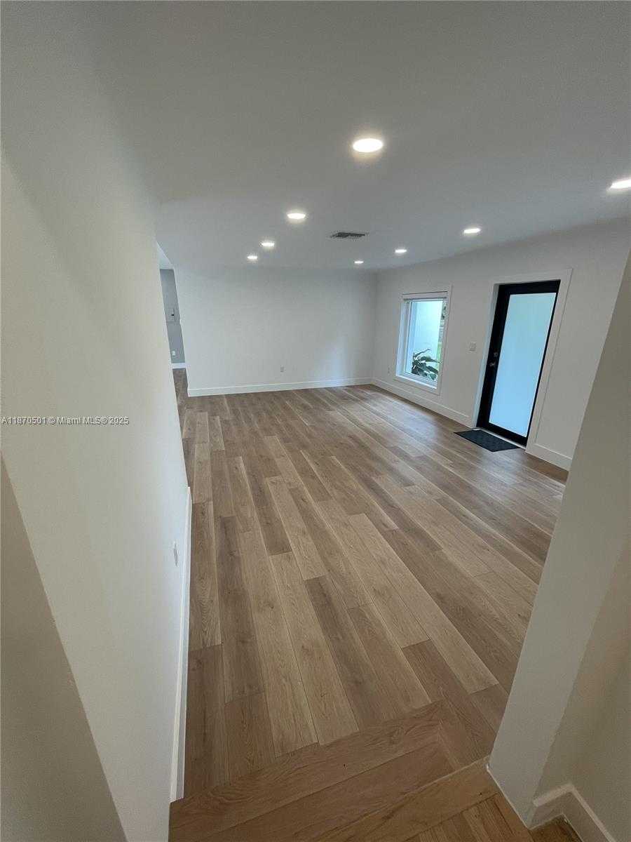 Small Image of 936 SOUTH ALHAMBRA CIR, Coral Gables Number 27