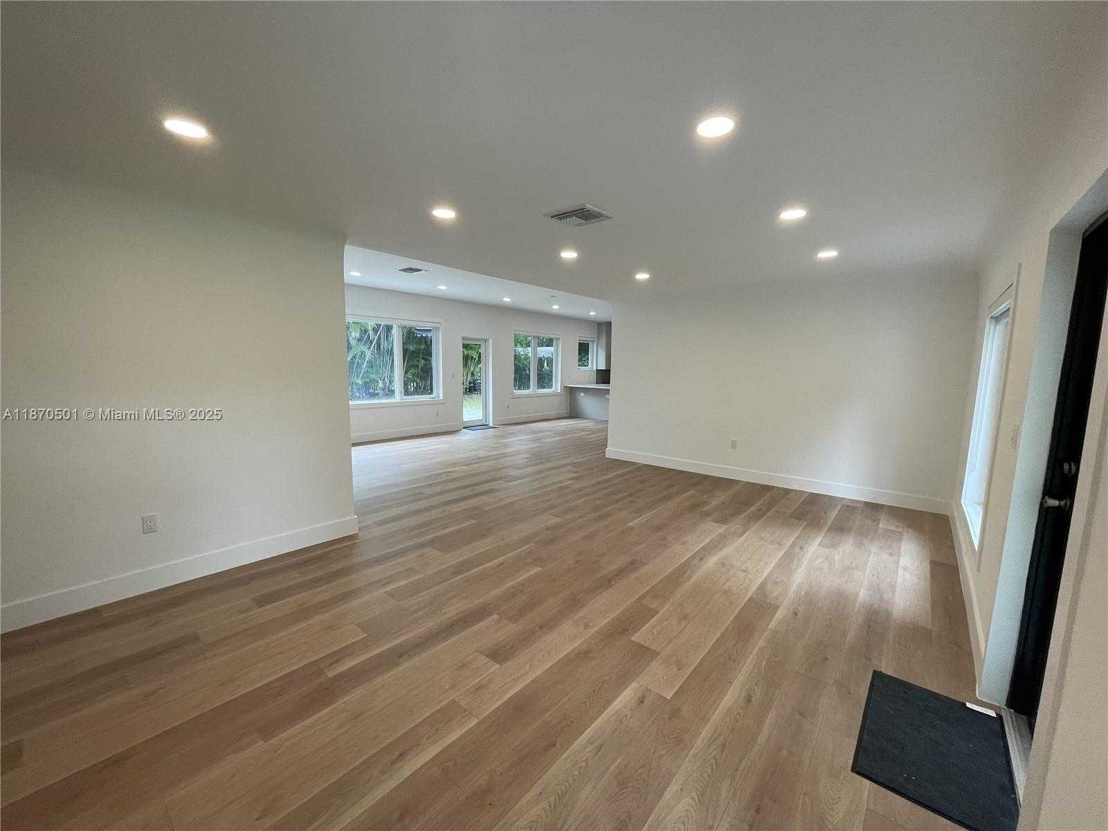 Small Image of 936 SOUTH ALHAMBRA CIR, Coral Gables Number 6