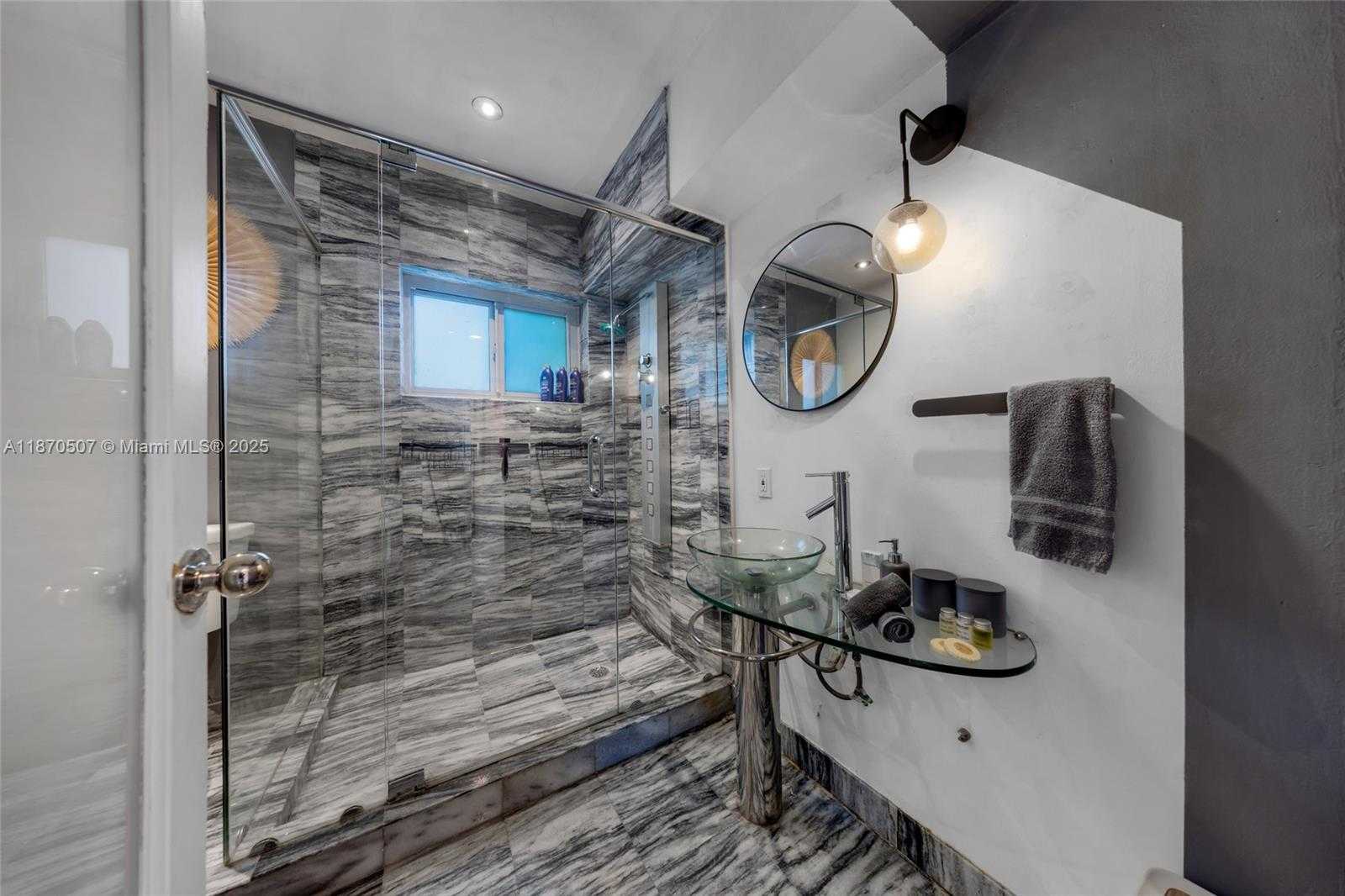 Small Image of 910 NORTH EAST 81ST ST #910, Miami Number 31