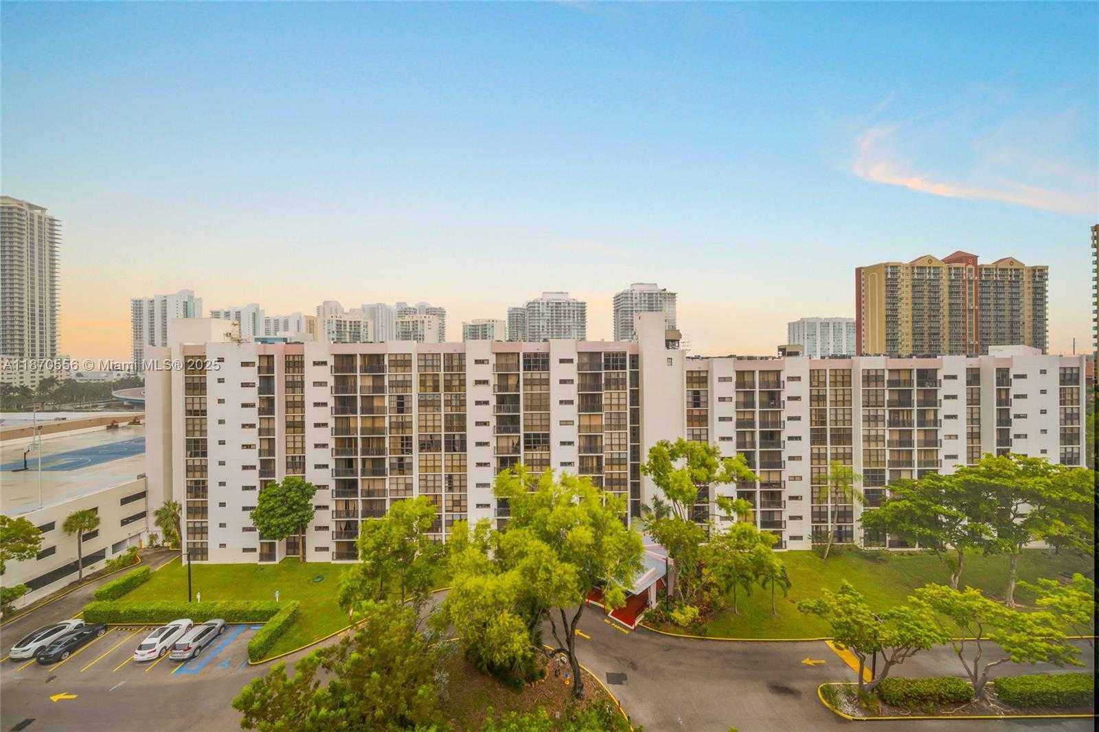 Small Image of 17021 NORTH BAY RD #1025, Sunny Isles Beach Number 12