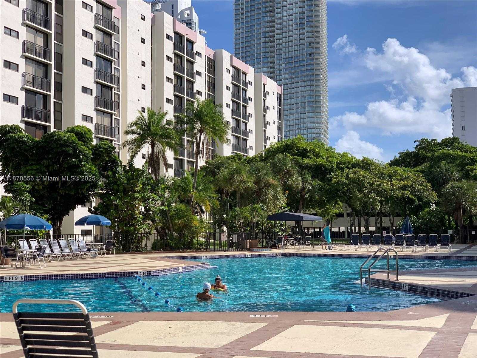 Small Image of 17021 NORTH BAY RD #1025, Sunny Isles Beach Number 2