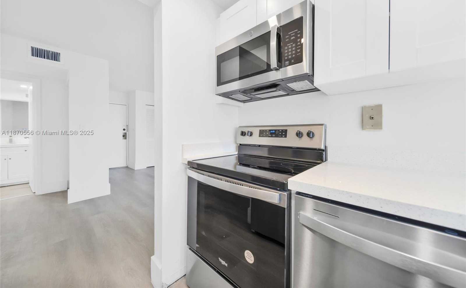 Small Image of 17021 NORTH BAY RD #1025, Sunny Isles Beach Number 6