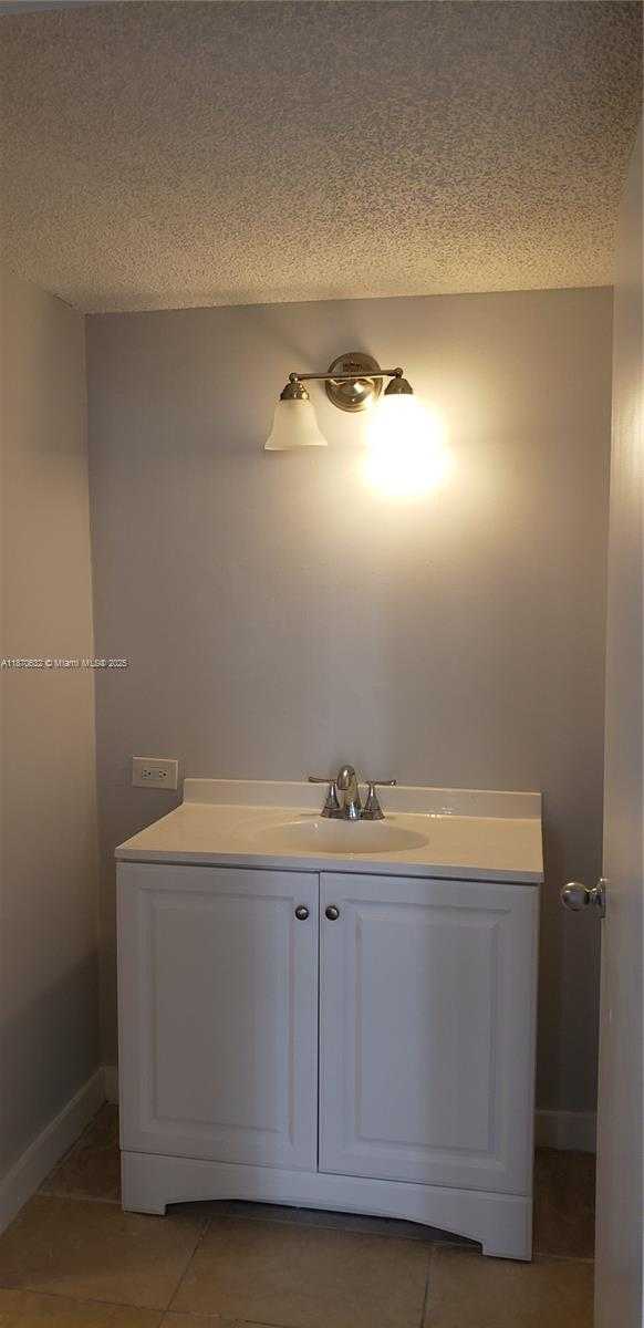 Small Image of 17011 NORTH BAY RD #306, Sunny Isles Beach Number 9