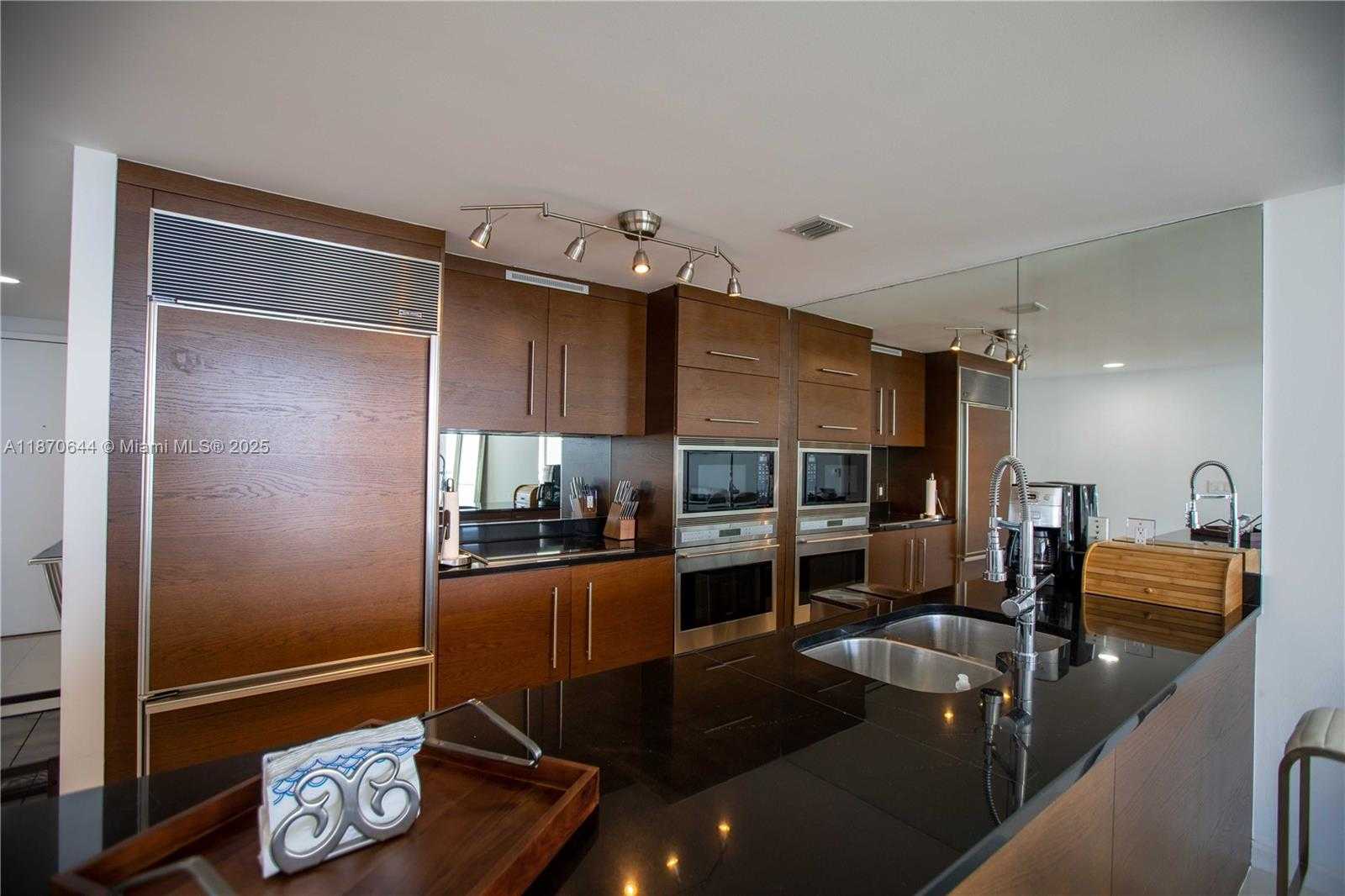Small Image of 475 BRICKELL AVE #5007, Miami Number 9