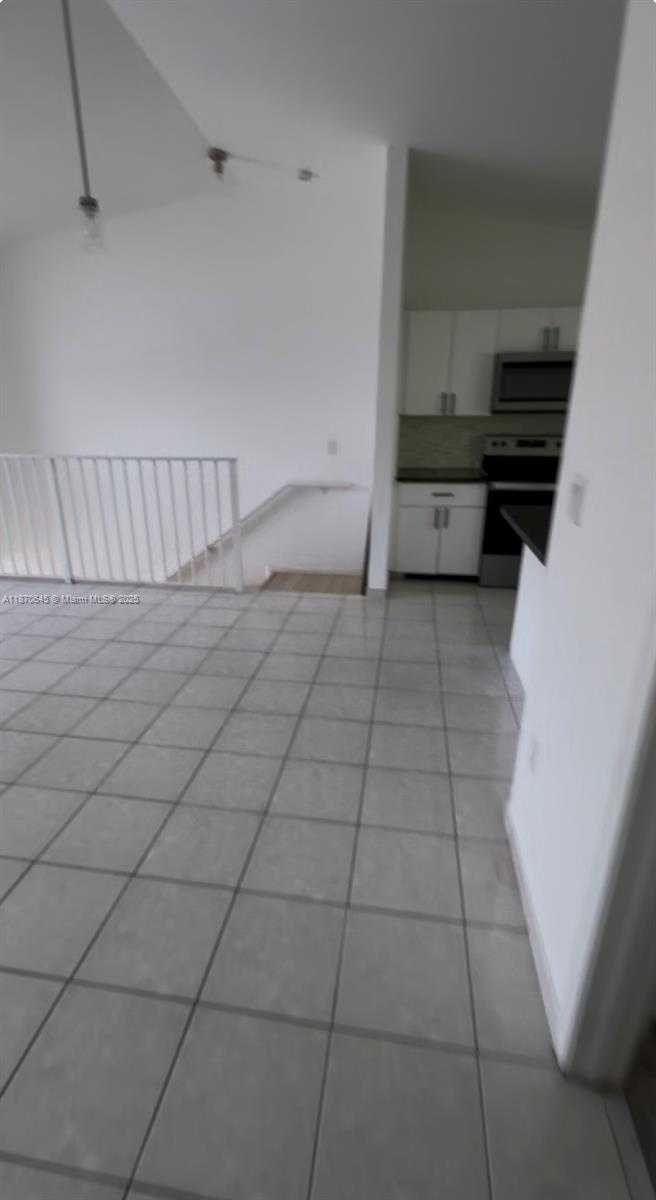 Small Image of 8023 LAKE DR #204, Doral Number 3