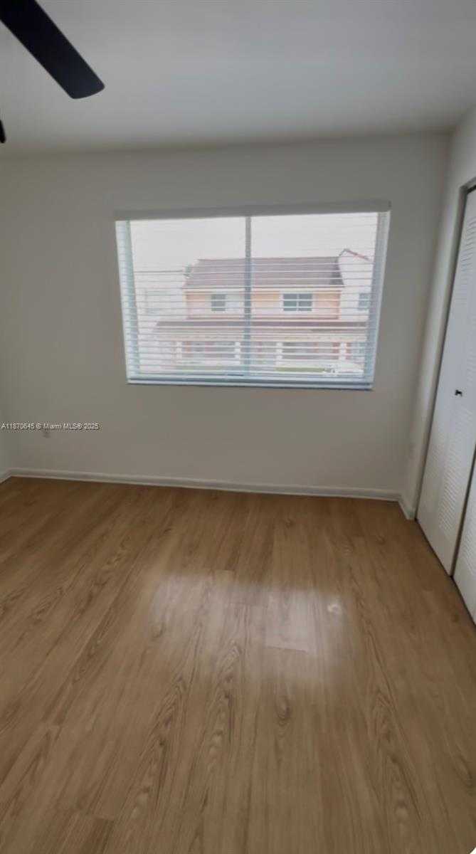 Small Image of 8023 LAKE DR #204, Doral Number 9