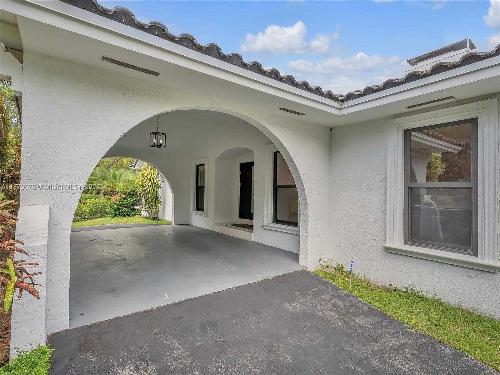 Small Image of 5901 SOUTH WEST 136TH ST, Pinecrest Number 3