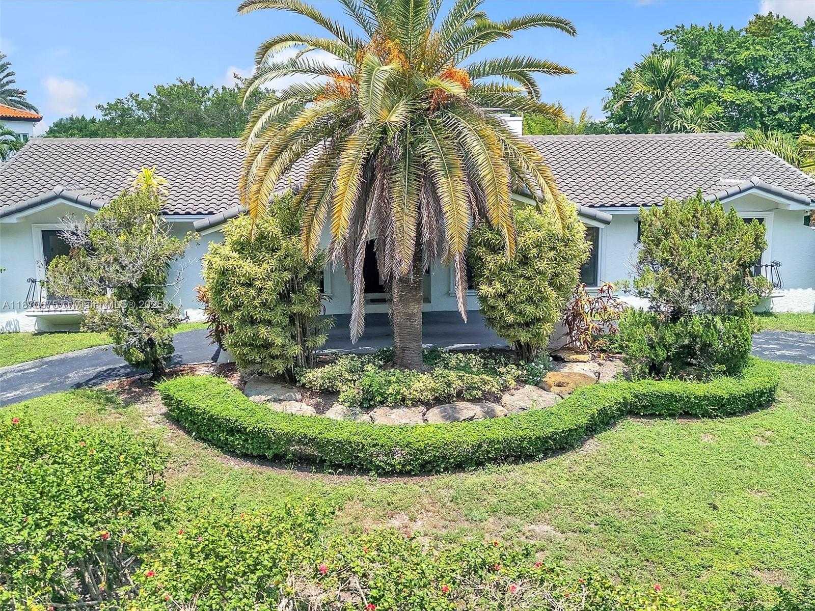 Small Image of 5901 SOUTH WEST 136TH ST, Pinecrest Number 5