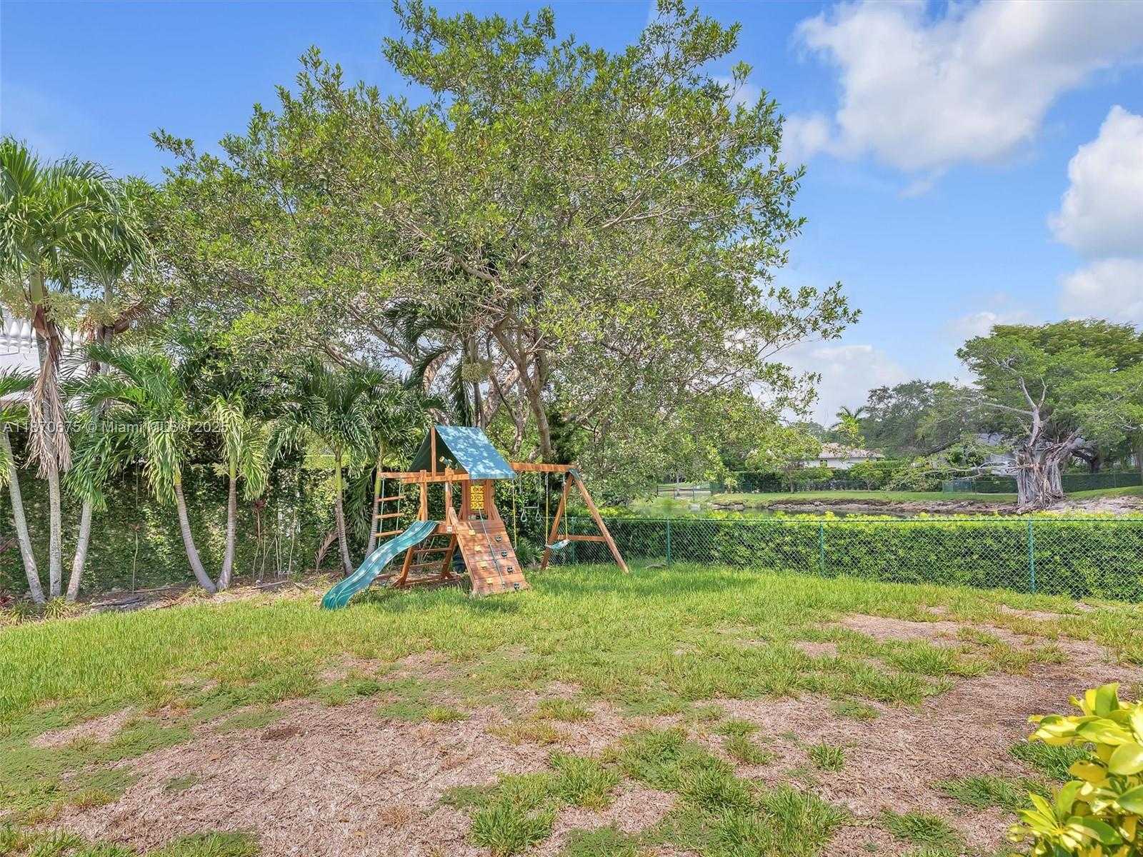 Small Image of 5901 SOUTH WEST 136TH ST, Pinecrest Number 52