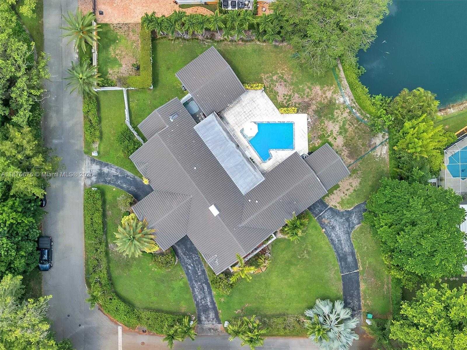 Small Image of 5901 SOUTH WEST 136TH ST, Pinecrest Number 64