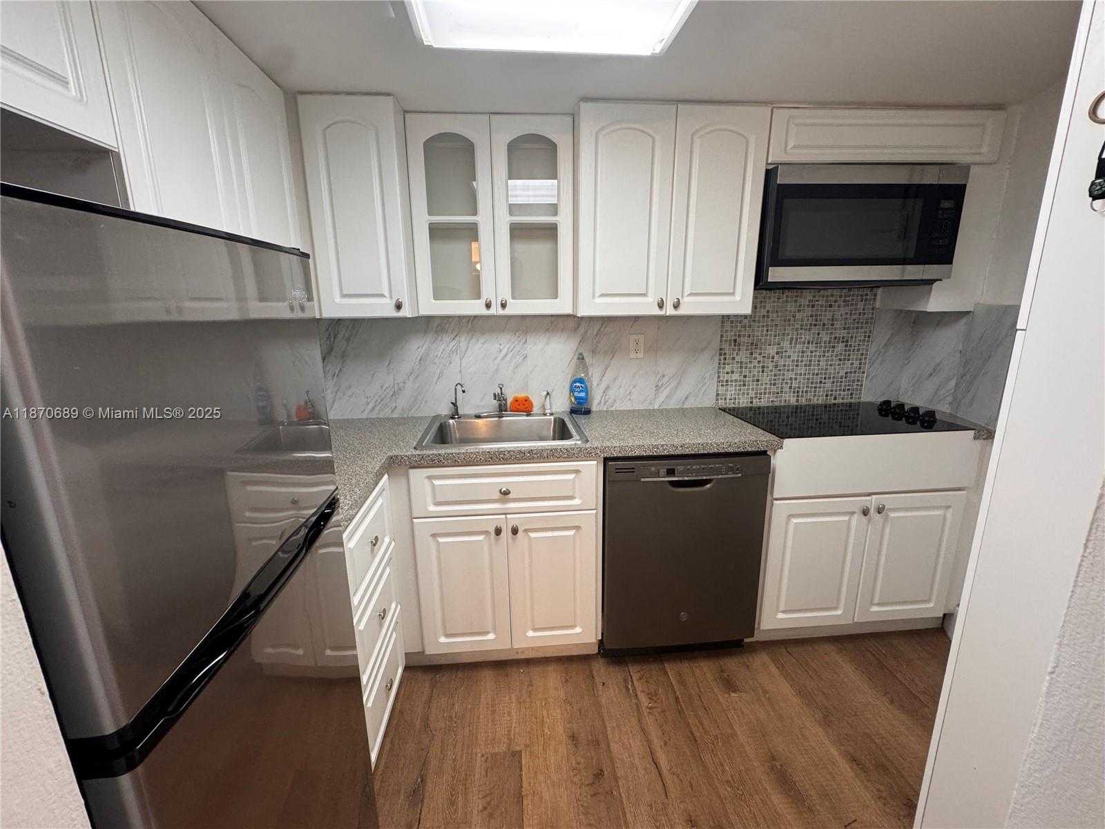 Small Image of 2899 COLLINS AVE #1526, Miami Beach Number 4
