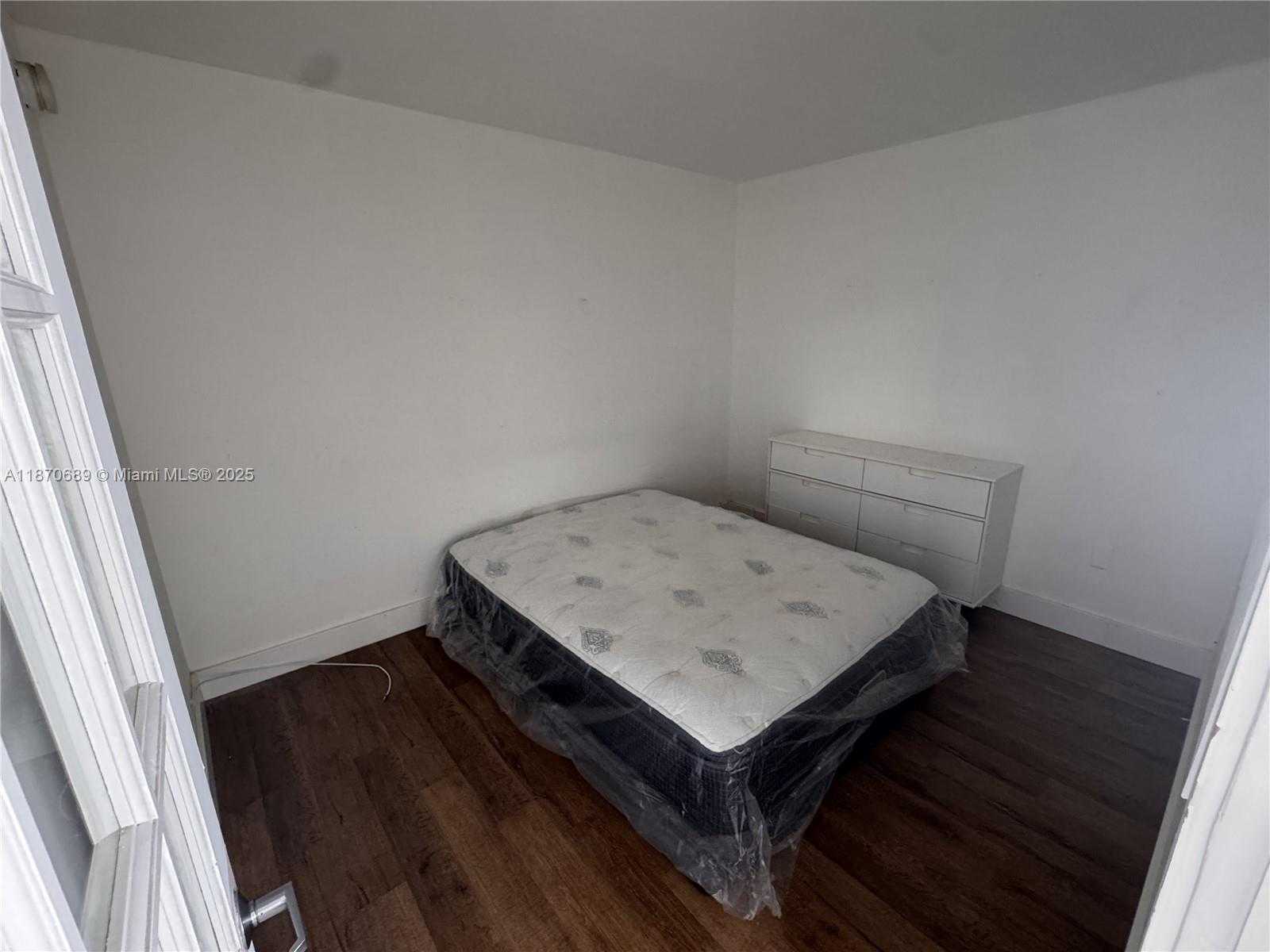 Small Image of 2899 COLLINS AVE #1526, Miami Beach Number 5