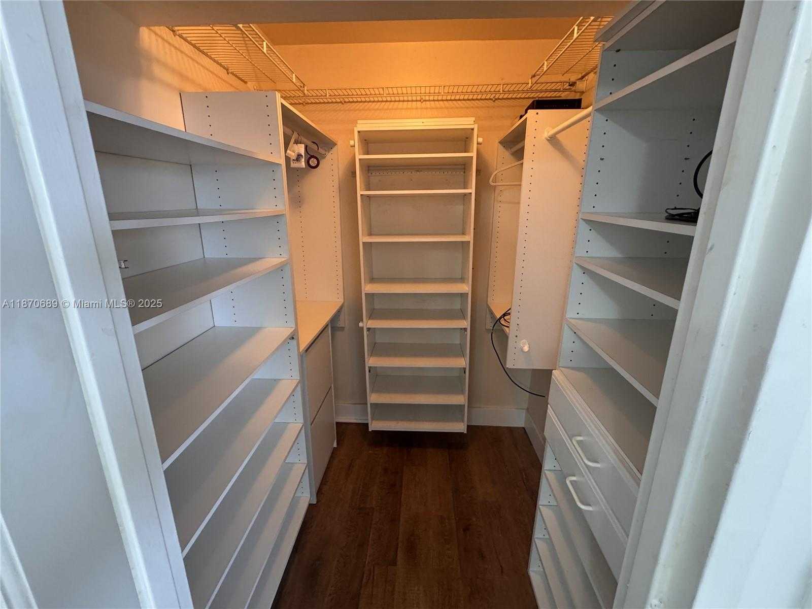 Small Image of 2899 COLLINS AVE #1526, Miami Beach Number 6
